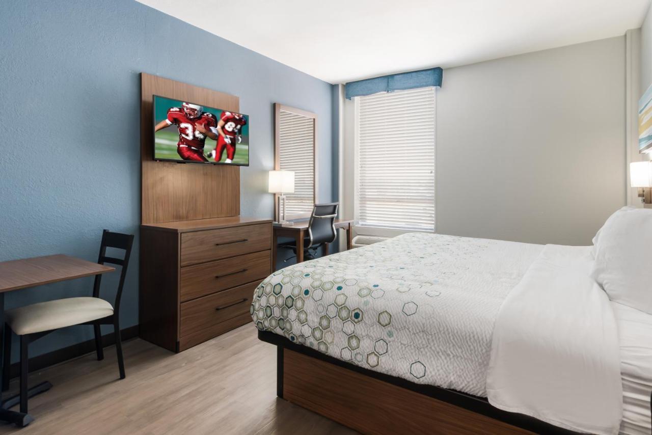 Hometowne Studios By Red Roof Newport News - Hampton West Buitenkant foto